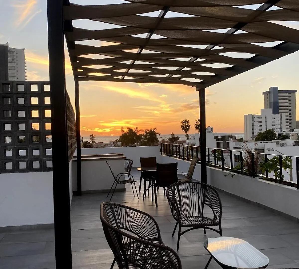 Few Steps From The Beach, At Golden Zone Mazatlan Apartment